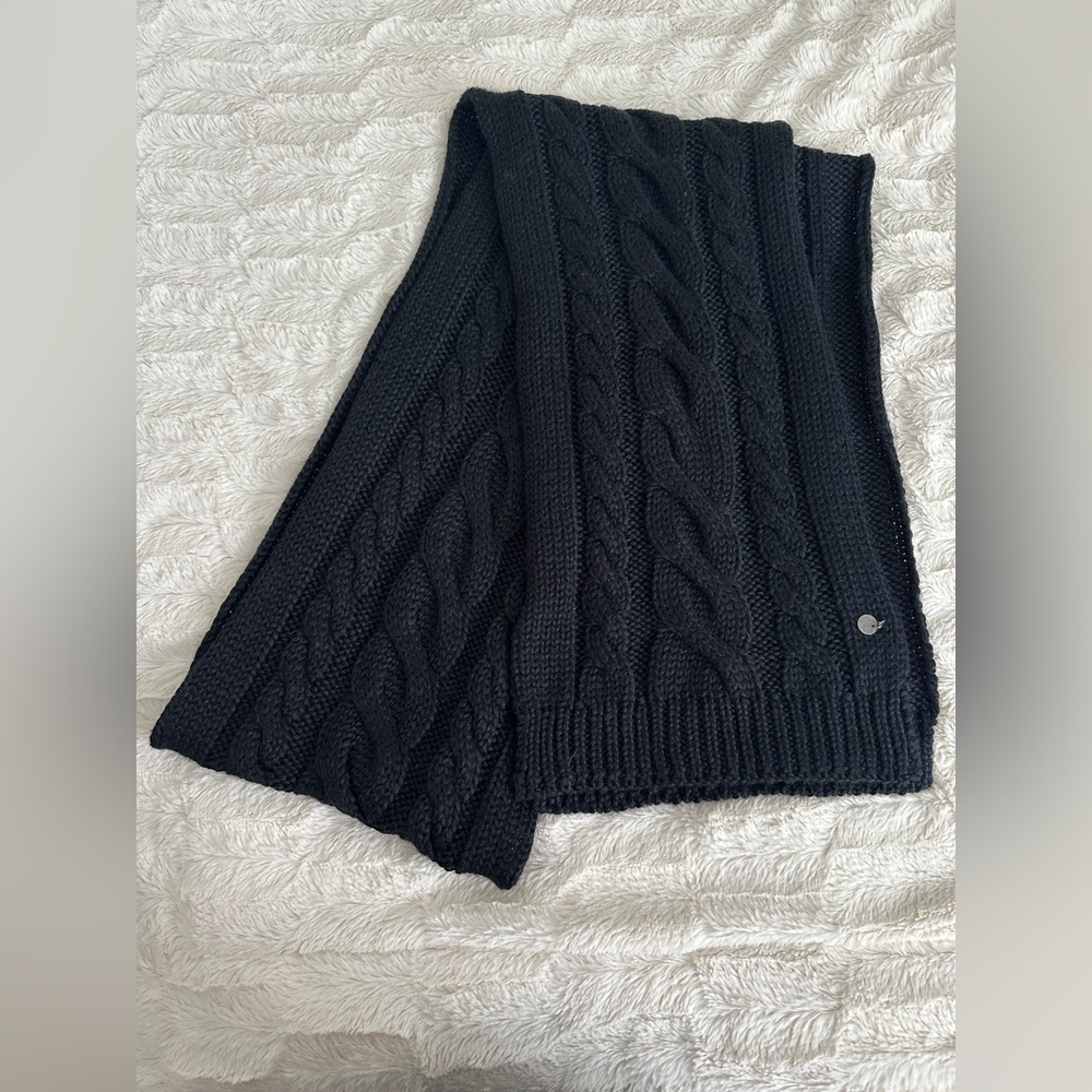 Hilfiger Black knit scarf